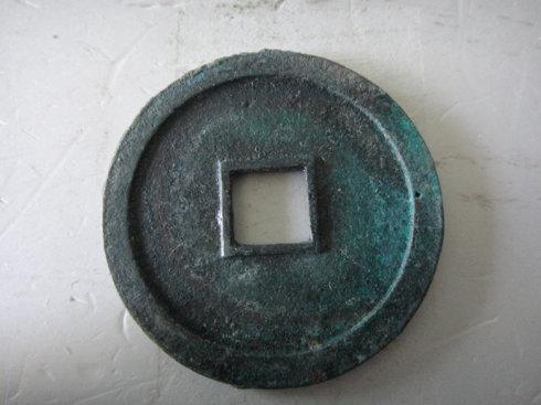 5:铜质,制作还算工整,锈色斑斓,经49MM。
